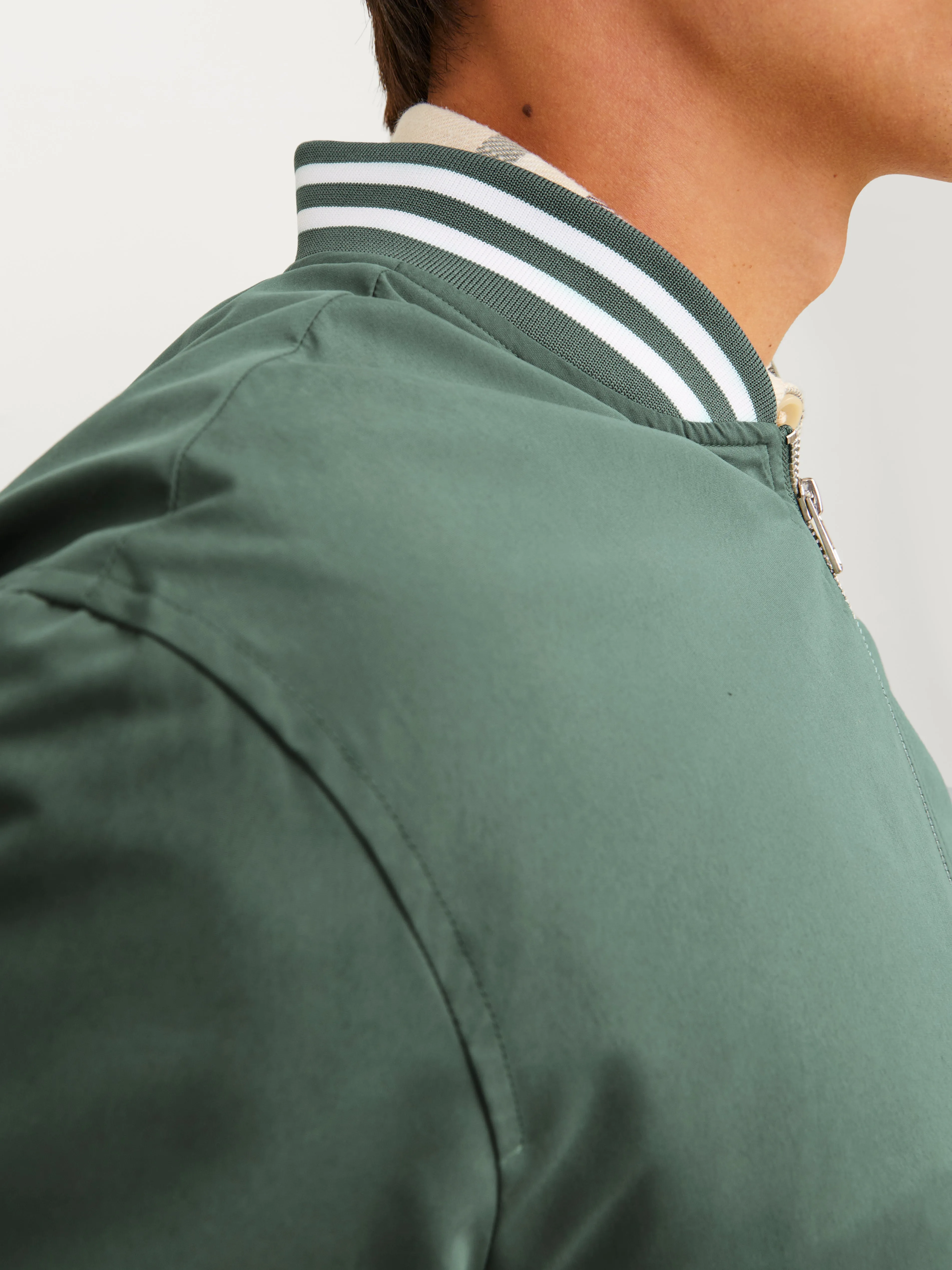 Chaqueta bomber | Verde intermedio | Jack & Jones®