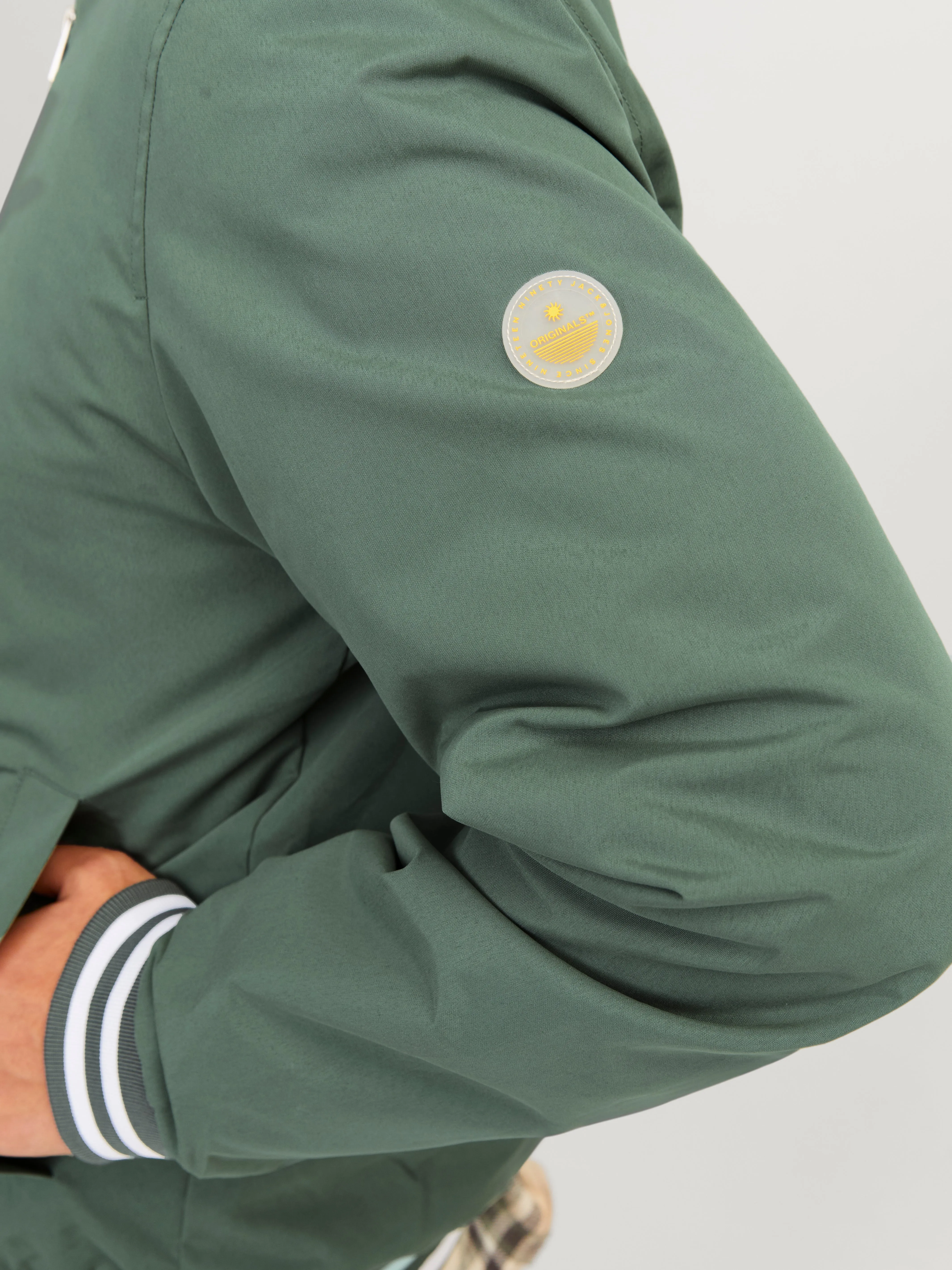 Chaqueta bomber | Verde intermedio | Jack & Jones®