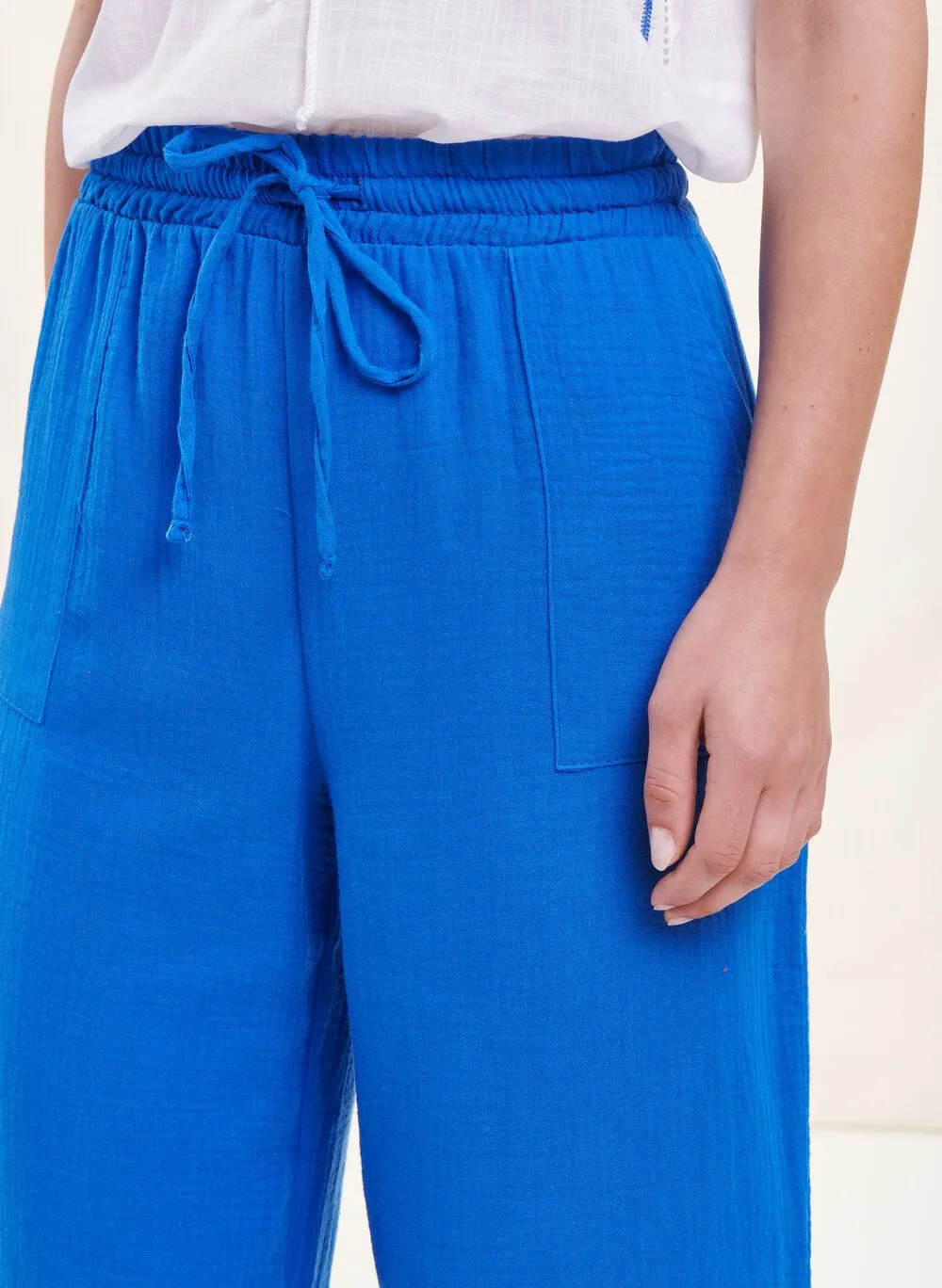 Pantalón capri ancho de algodón en azul