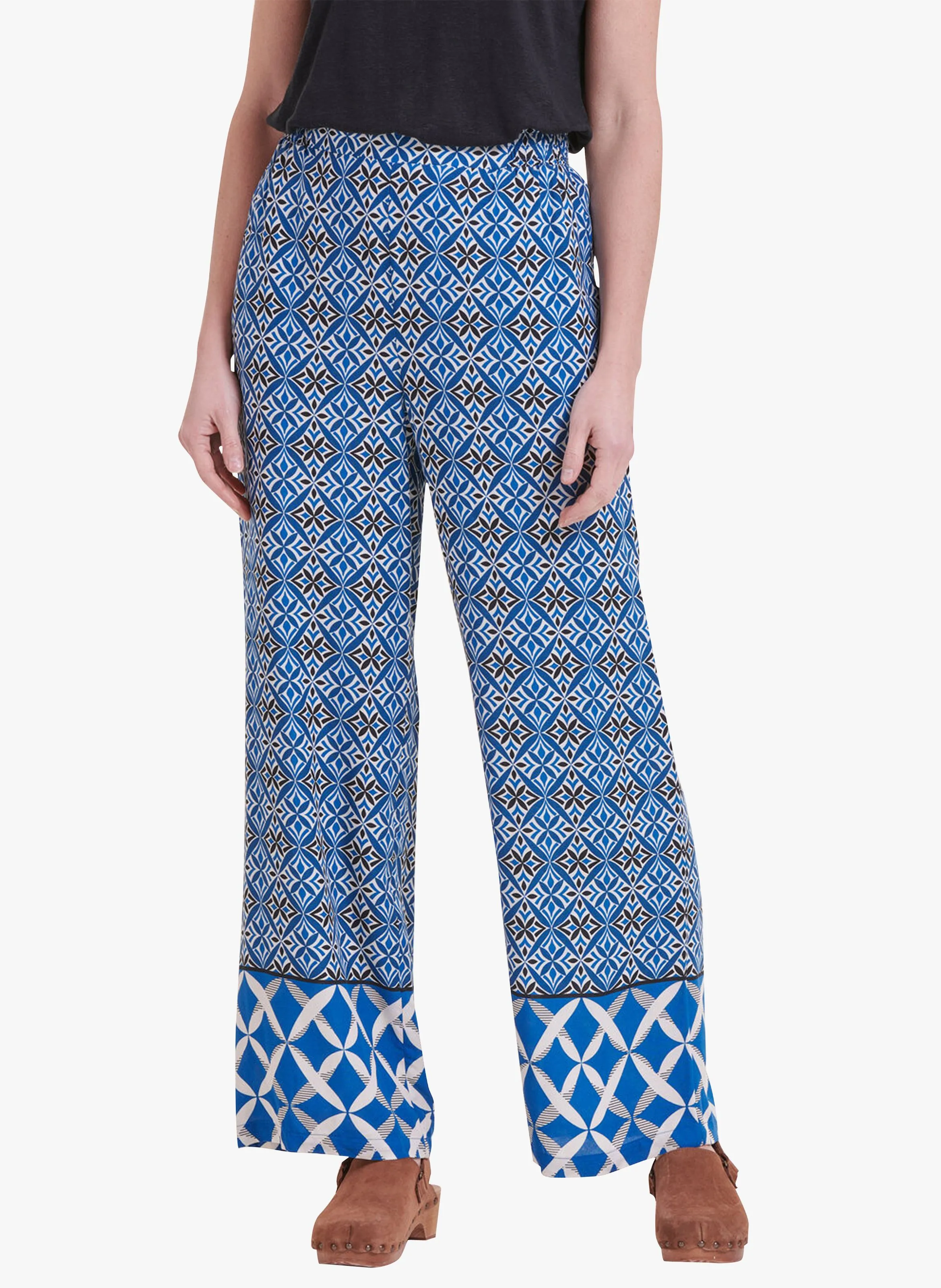 Pantalón vaporoso estampado en azul